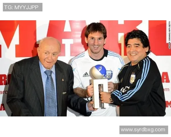 外国足球明星同框合影展现友谊与竞技精神的精彩瞬间 外国足球明星同框合影展现友谊与竞技精神的精彩瞬间