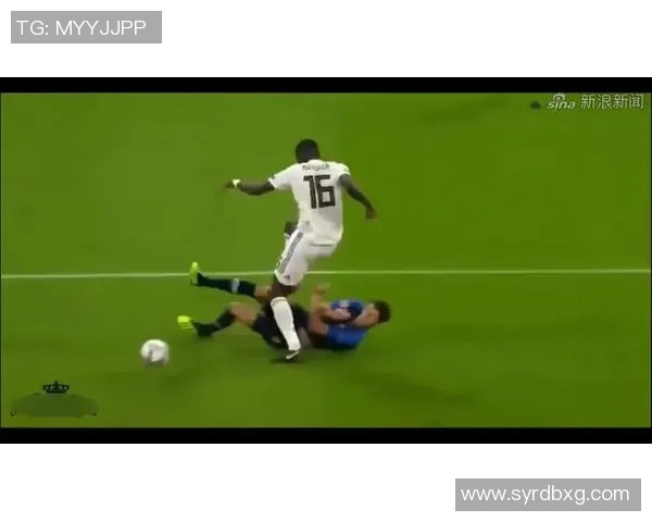 无耻犯规足球明星揭秘他们的争议行为引发热议与讨论 无耻犯规足球明星揭秘他们的争议行为引发热议与讨论